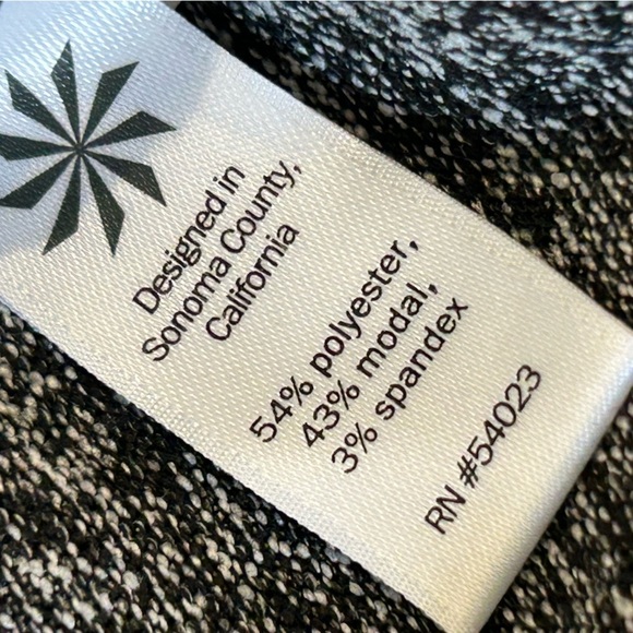 EUC Athleta Pose Long Sleeve Tunic Top - Picture 6 of 7